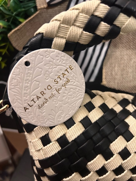 NWT ALTR’D STATE Woven Black & Cream Handbag - Picture 2 of 5